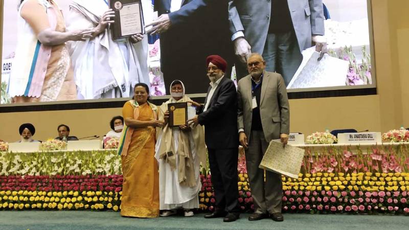 maji receiving award from minority commission
